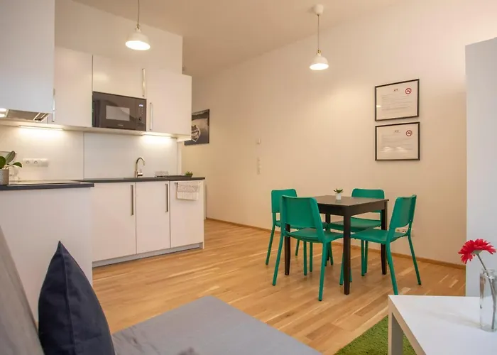 Urban I No Stairs I 24h Contactless Check-in Apartment Innsbruck