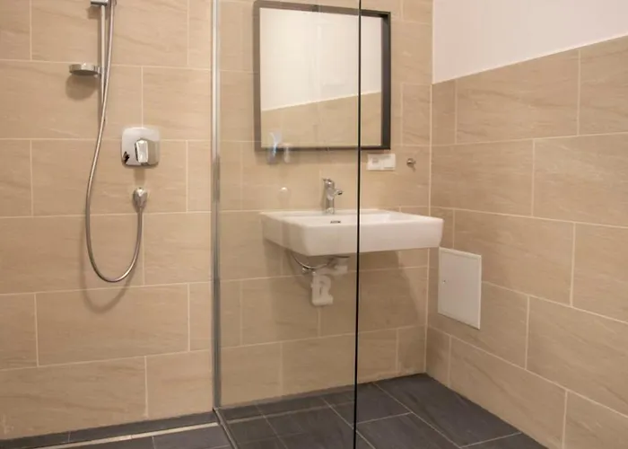 Urban I No Stairs I 24h Contactless Check-in Apartment